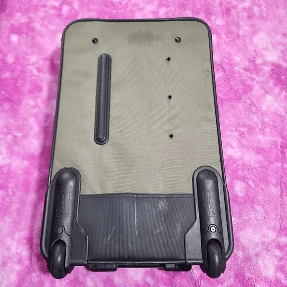 Travelpro Walkabout Lite 22 Inch Rolling Carry On Expandable Teflon Suitcase - Picture 2 of 16